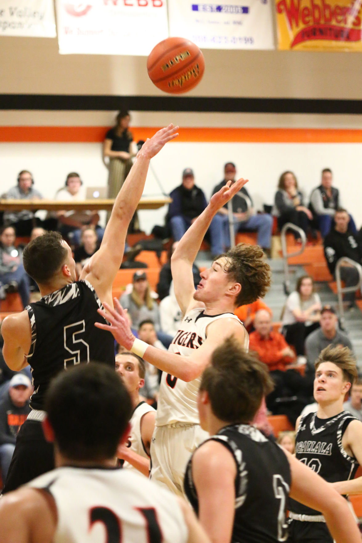 Mitchell-Ogallala Basketball (27).jpg